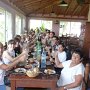 Brindis en el campo.
